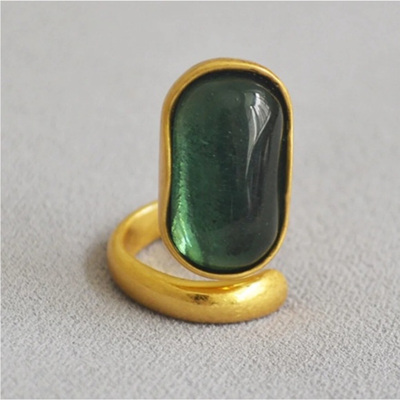 Gorgeous 18K Gold Inspired Emerald Green Adjustable Cocktail Ring 💍 - Picture 2 of 6